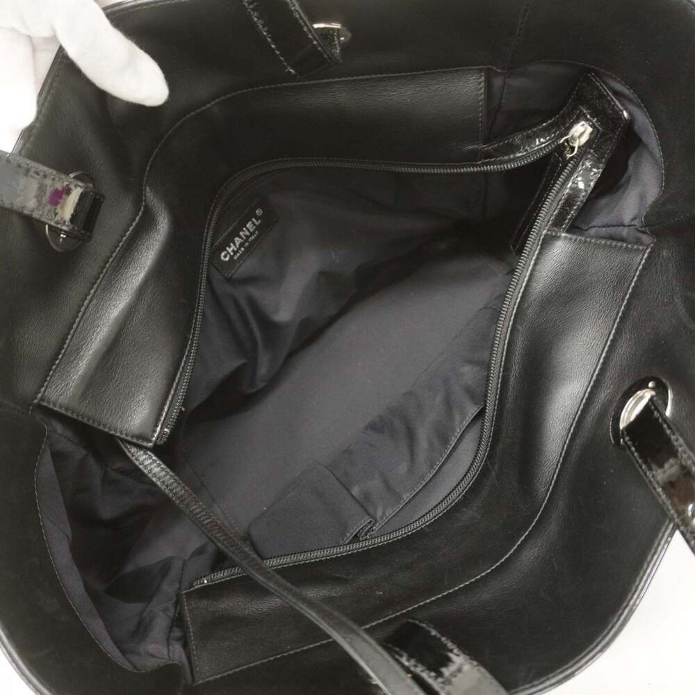 CHANEL Black Tote Bag - Picture 4 of 13